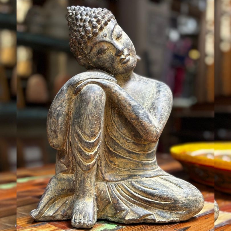 Buddha inginocchiato